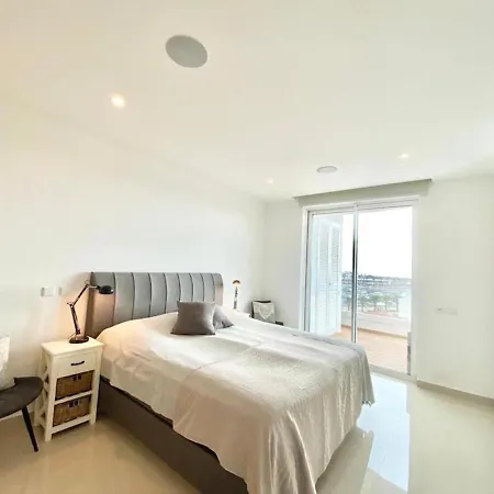 Penthouse By The Marina *