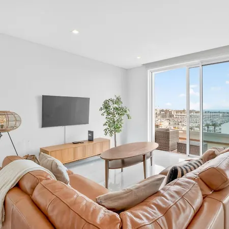 Penthouse By The Marina 아파트 *