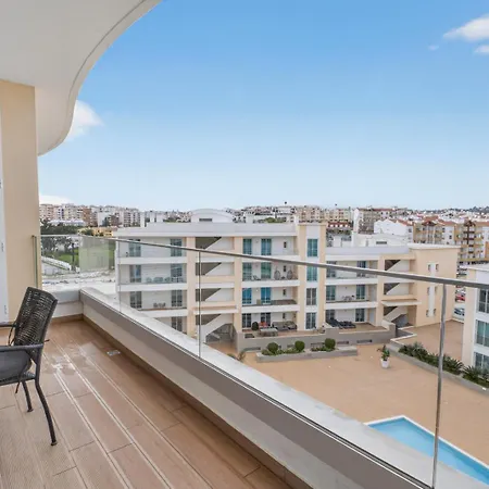 아파트 Penthouse By The Marina *