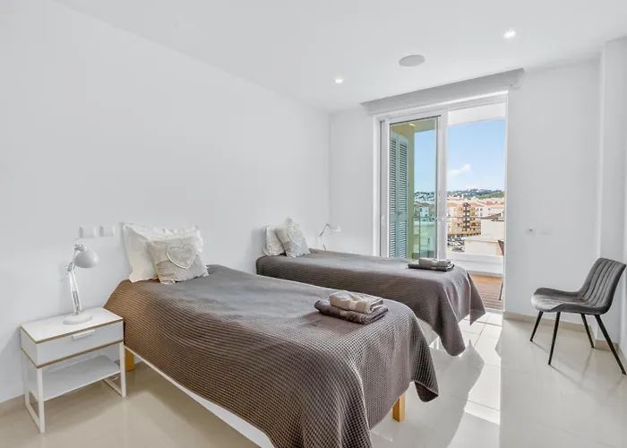 Penthouse By The Marina