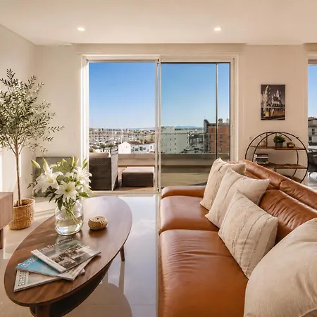 Penthouse By The Marina *