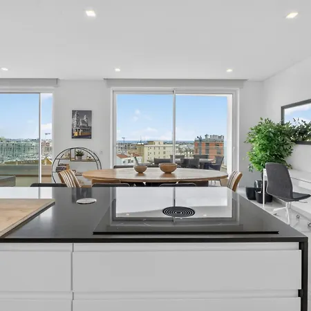Penthouse By The Marina *
