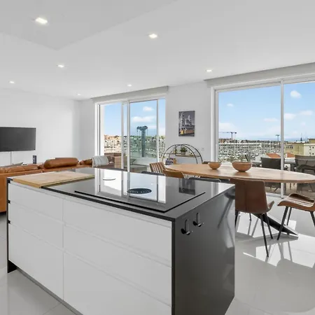 Penthouse By The Marina