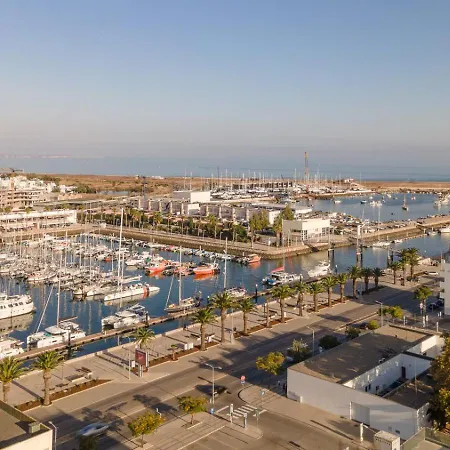 Апартаменты Penthouse By The Marina *