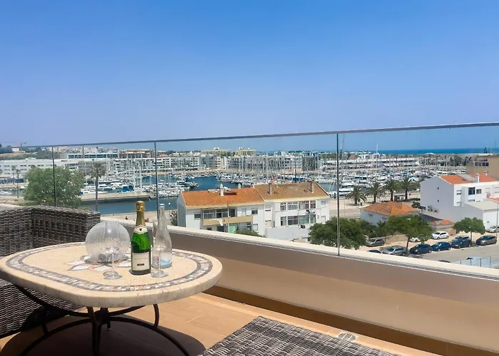 아파트 Penthouse By The Marina *