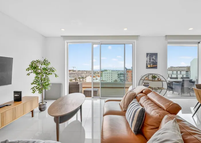 아파트 Penthouse By The Marina