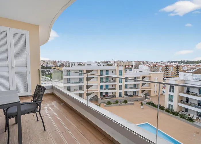 아파트 Penthouse By The Marina *