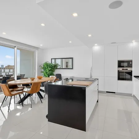Penthouse By The Marina لاغوس