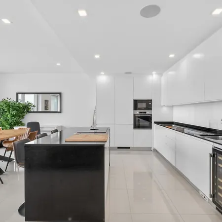 Penthouse By The Marina شقة لاغوس
