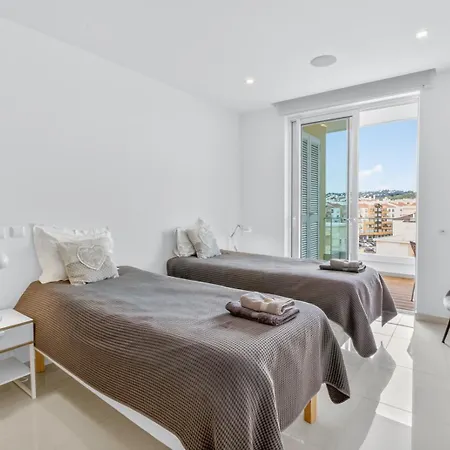 Penthouse By The Marina
